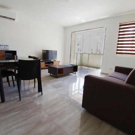 F7 Room 2, Private Bedroom Two Single Beds Shared Bathroom In Shared Flat Msida Eksteriør billede
