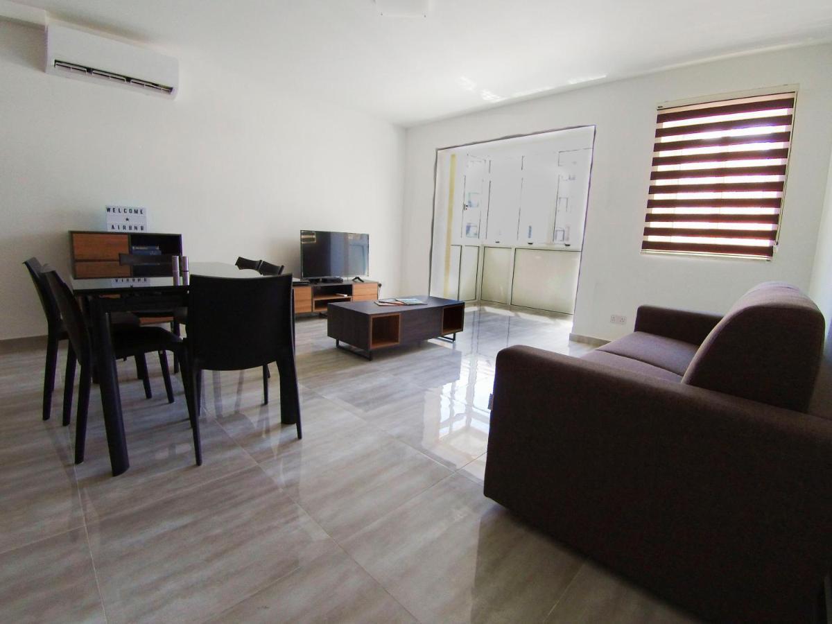 F7 Room 2, Private Bedroom Two Single Beds Shared Bathroom In Shared Flat Msida Eksteriør billede