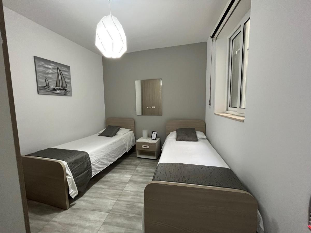 F7 Room 2, Private Bedroom Two Single Beds Shared Bathroom In Shared Flat Msida Eksteriør billede