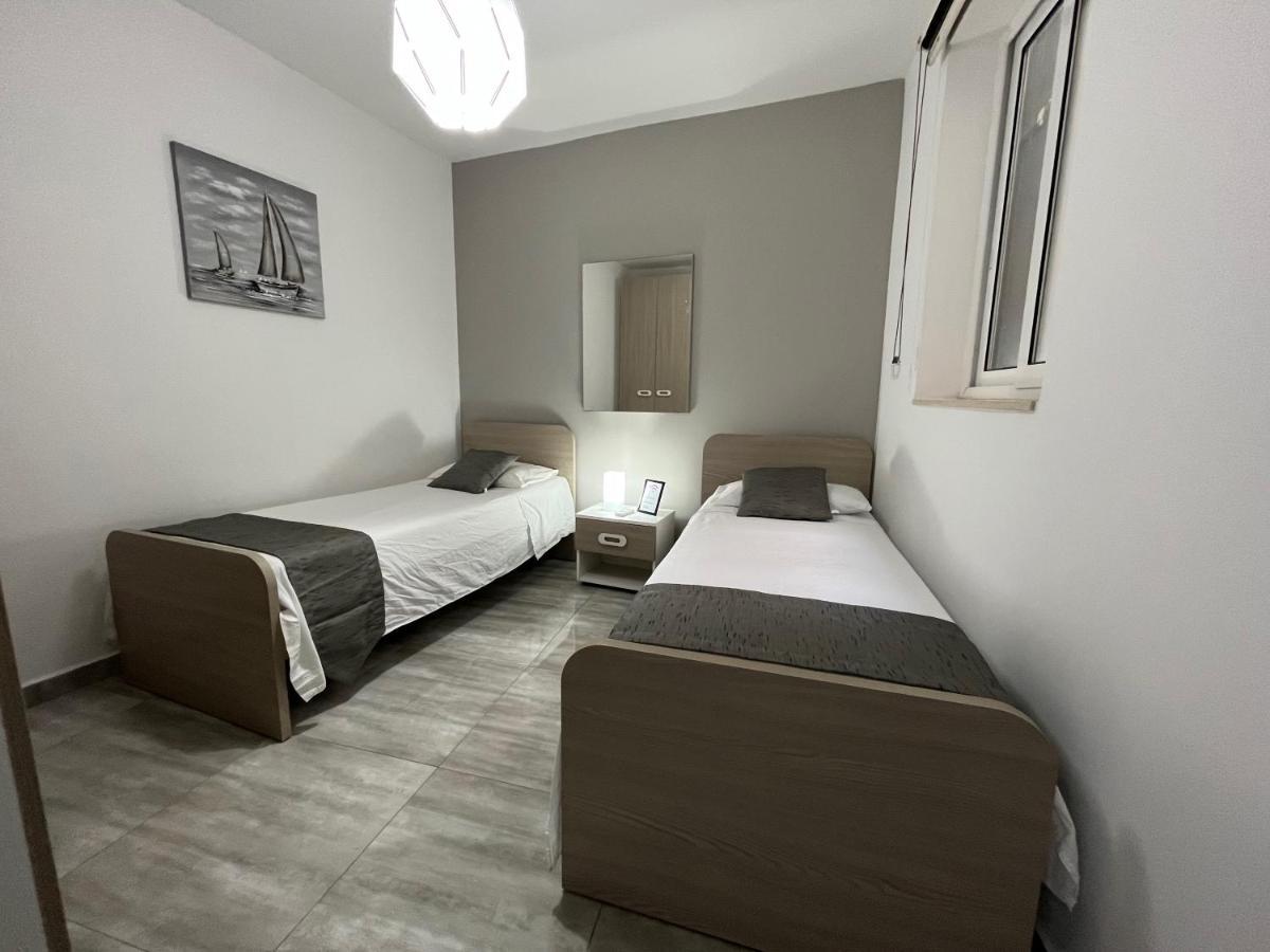 F7 Room 2, Private Bedroom Two Single Beds Shared Bathroom In Shared Flat Msida Eksteriør billede